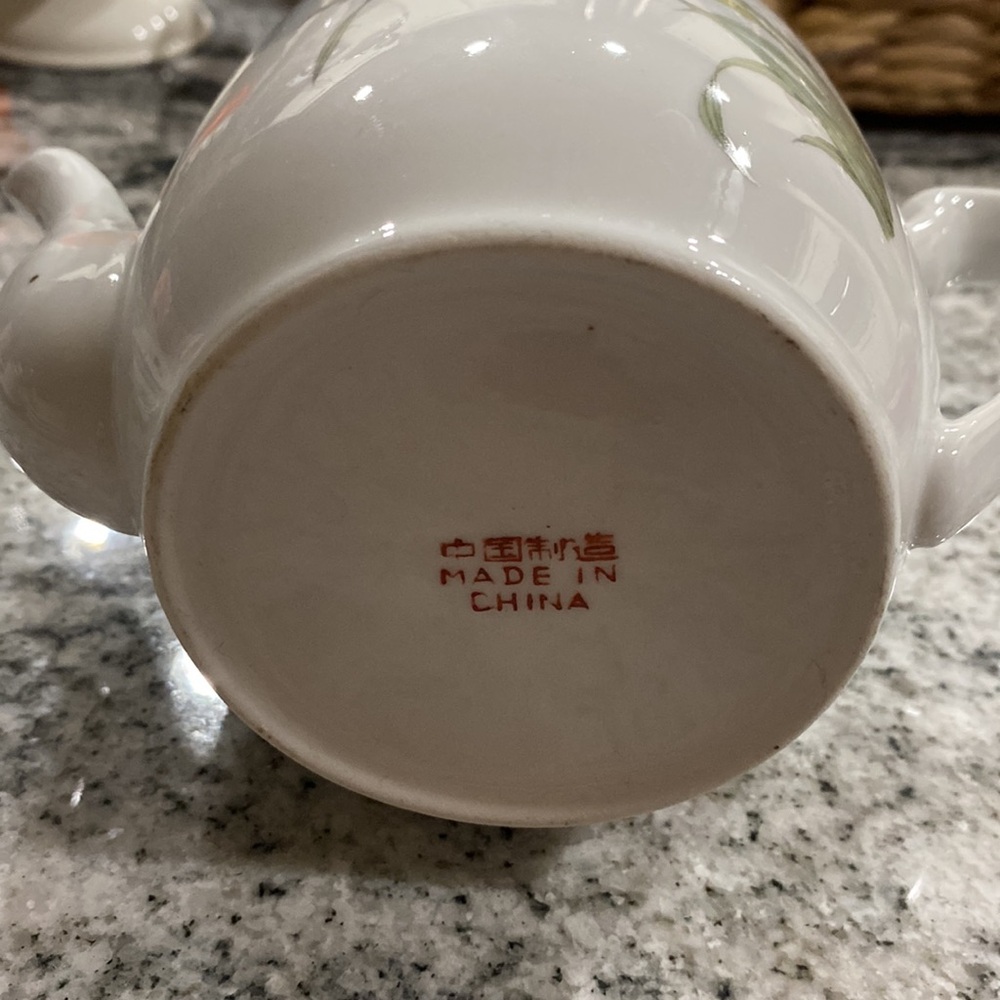 Vintage 1990’s Shadow Iris White Porcelain Teapot with Purple Floral Motif! - Picture 9 of 9